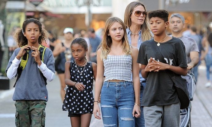 Heidi Klum souriante avec ses enfants